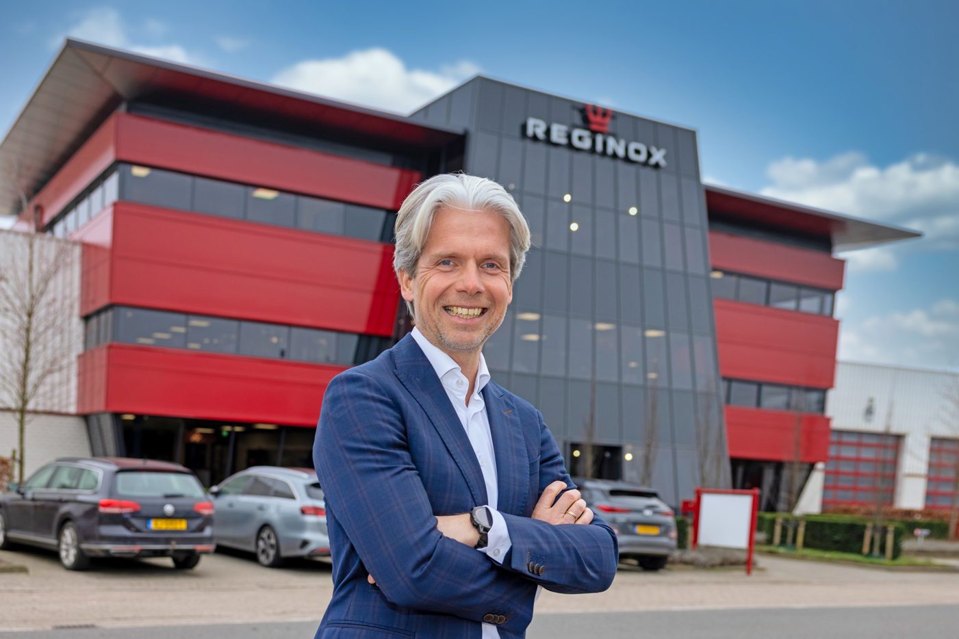 Directeur  Wim ter Steege voor het bedrijfspand van Reginox in Rijssen.